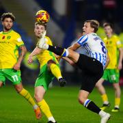 Norwich City's Jacob Sorensen and Sheffield Wednesday's Svante Ingelsson (right) battle for the ball